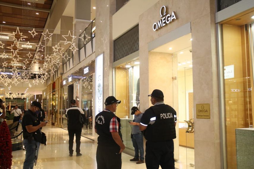 Policía Nacional busca implicados en robo en Multiplaza