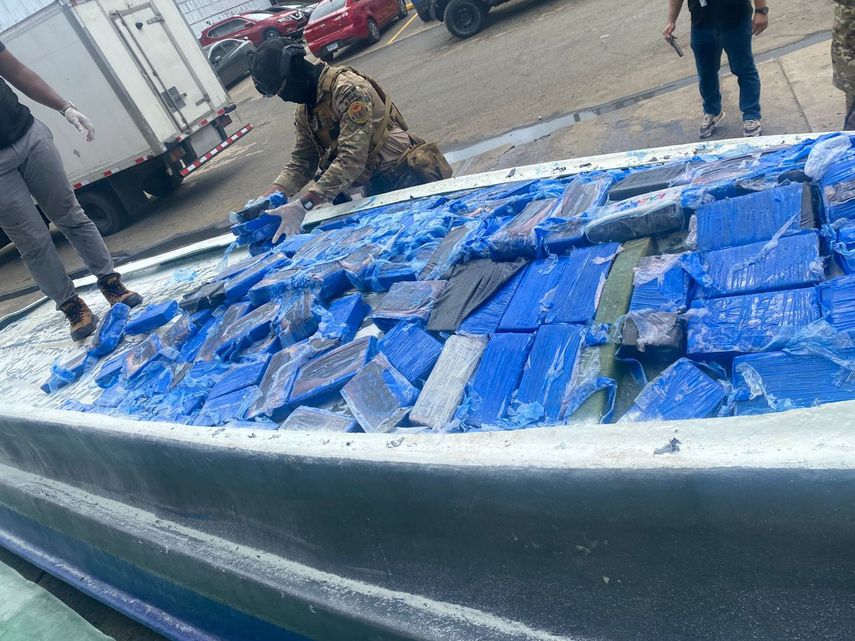 Panamá incauta 230 paquetes de presunta droga en una lancha en el Pacífico