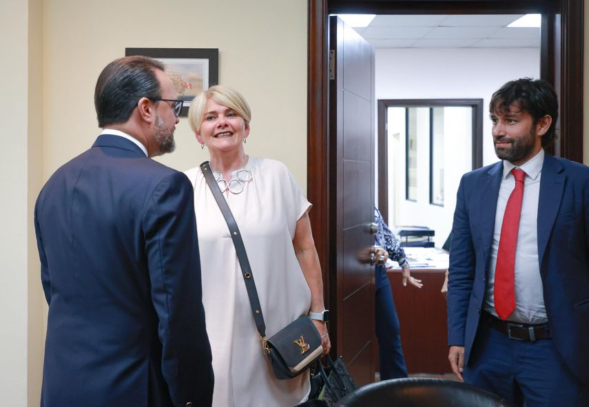 El ministro de Comercio e Industrias (MICI), Julio Moltó, sostuvo un encuentro estratégico con Ragnheidur Elín Árnadóttir, directora del Centro de Desarrollo de la Organización para la Cooperación y el Desarrollo Económico (OCDE) para impulsar reformas estructurales que fortalezcan la competitividad de Panamá. El ministro de Comercio e Industrias (MICI), Julio Moltó, sostuvo un encuentro estratégico con Ragnheidur Elín Árnadóttir, directora del Centro de Desarrollo de la Organización para la Cooperación y el Desarrollo Económico (OCDE) para impulsar reformas estructurales que fortalezcan la competitividad de Panamá.