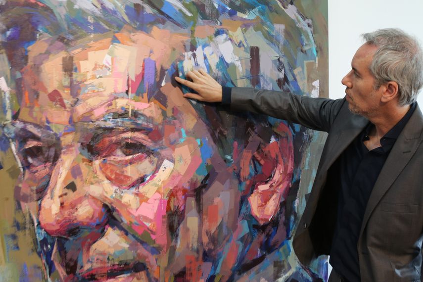 Artista español expone retratos expresionistas de escritores iberoamericanos