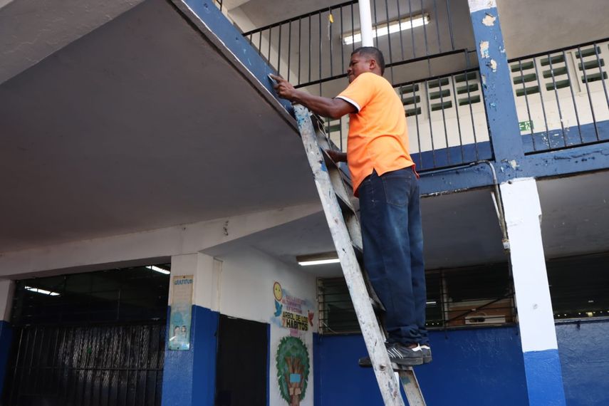 El Ministerio de Educación (Meduca) destinará una inversión que supera los 997 millones de dólares, con la que ha diseñado un ambicioso Plan de Mantenimiento, Infraestructuras y Proyectos para el 2025. El Ministerio de Educación (Meduca) destinará una inversión que supera los 997 millones de dólares, con la que ha diseñado un ambicioso Plan de Mantenimiento, Infraestructuras y Proyectos para el 2025.