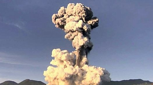 Potente erupción en el volcán Rincón de la Vieja en Costa Rica