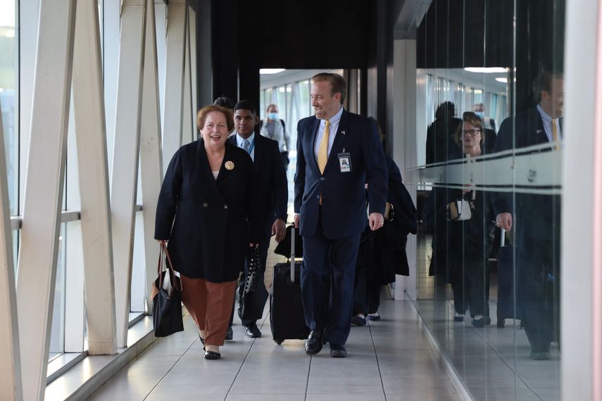 Embajadora de EEUU, Mari Carmen Aponte llega a Panamá