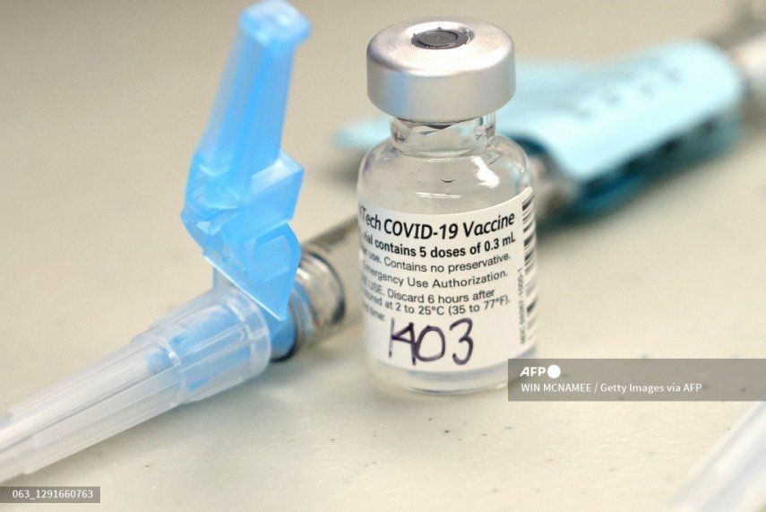 Pfizer busca probar una tercera dosis y una vacuna contra la cepa sudafricana