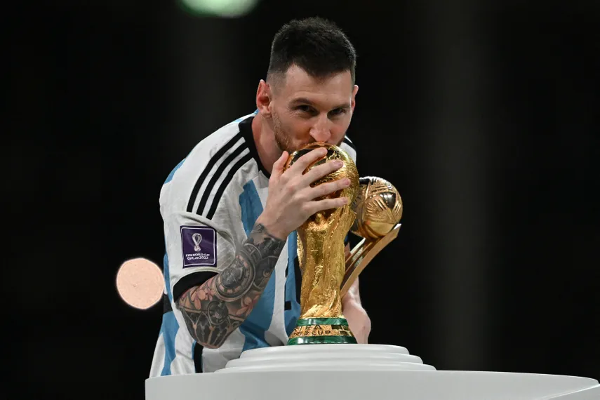 La preventa de la camiseta de la selecci&oacute;n de Argentina con la tercera estrella en el pecho tras ganar el Mundial de Qatar 2022 se agot&oacute; a poco de iniciarse la venta online, mientras consumidores hicieron filas en vano por conseguirla en las tiendas del sponsor oficial, constat&oacute; la AFP. &nbsp;