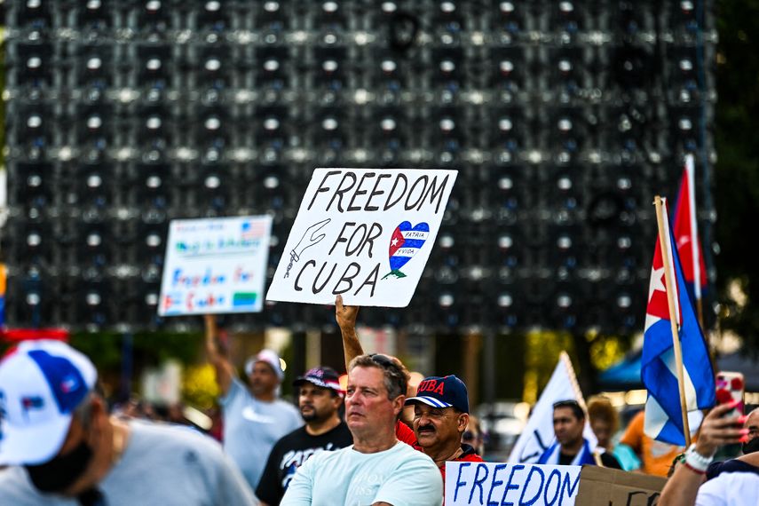 Cuba: Denuncia arrestos y abusos contra manifestantes