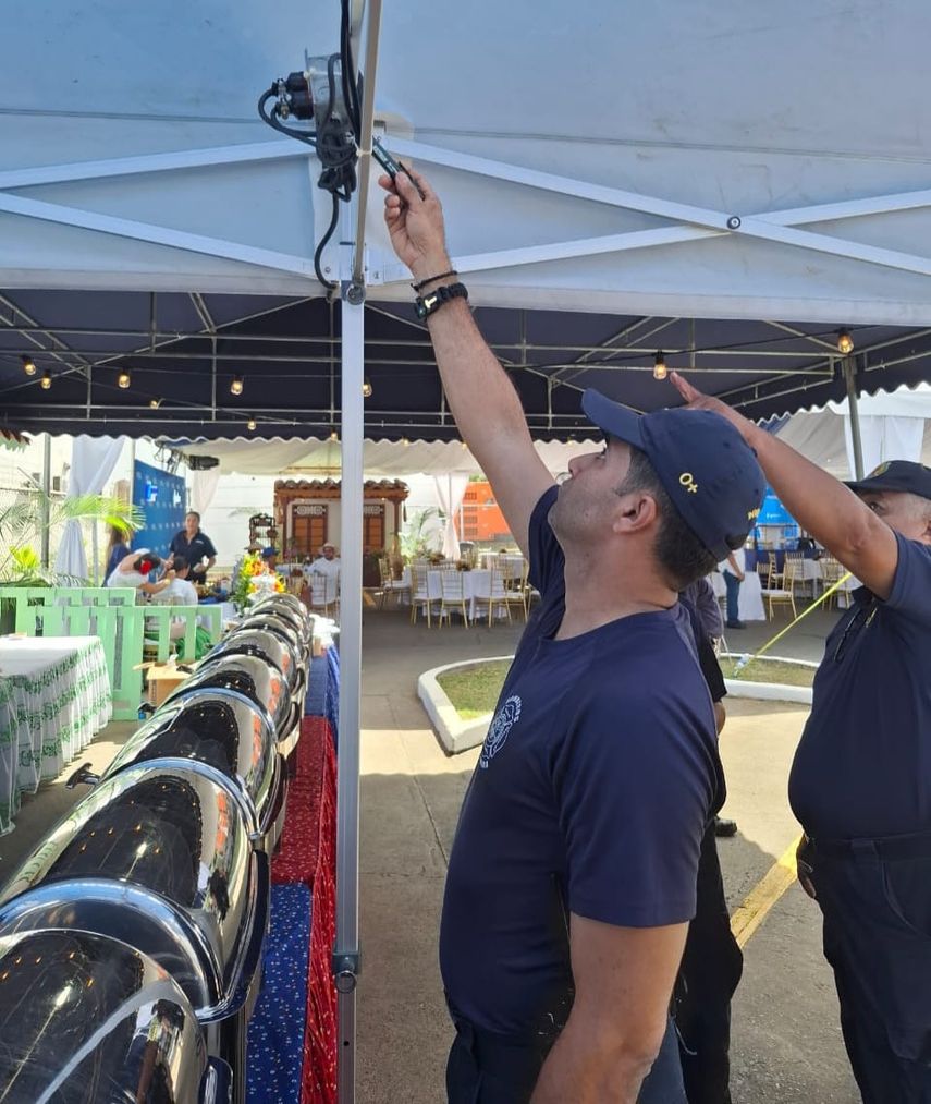Bomberos verificaron puestos de ventas temporales en Las Tablas. Bomberos verificaron puestos de ventas temporales en Las Tablas.
