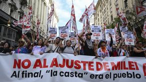 Decenas de miles de argentinos protestan contra Milei rodeados de fuertes medidas de seguridad