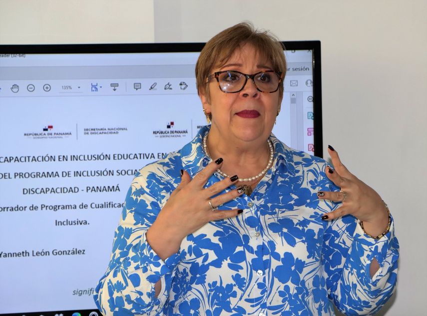 Meduca capacita docentes para tratar estudiantes especiales