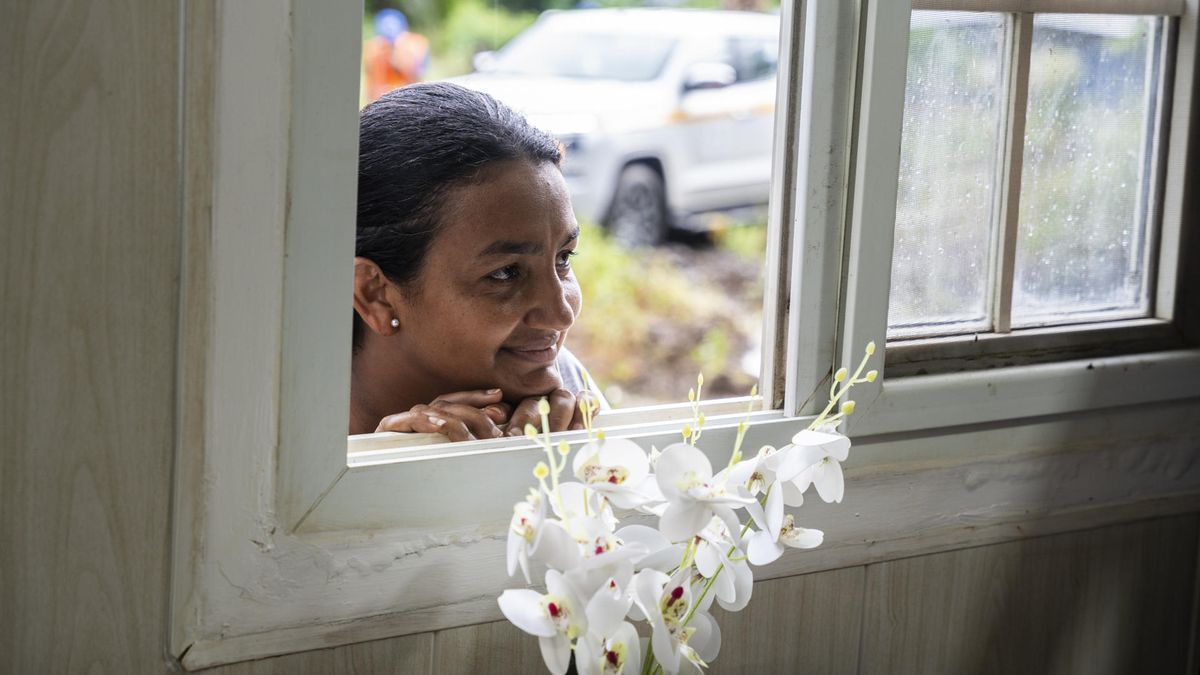 Casas temporales alivian a damnificados por el terremoto en Panamá, que reclaman más ayuda Casas temporales alivian a damnificados por el terremoto en Panamá, que reclaman más ayuda