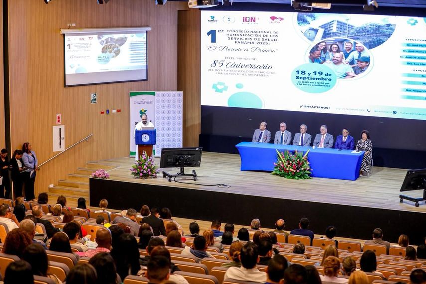 Unos 400 profesionales de la salud participan del primer congreso: El paciente es primero