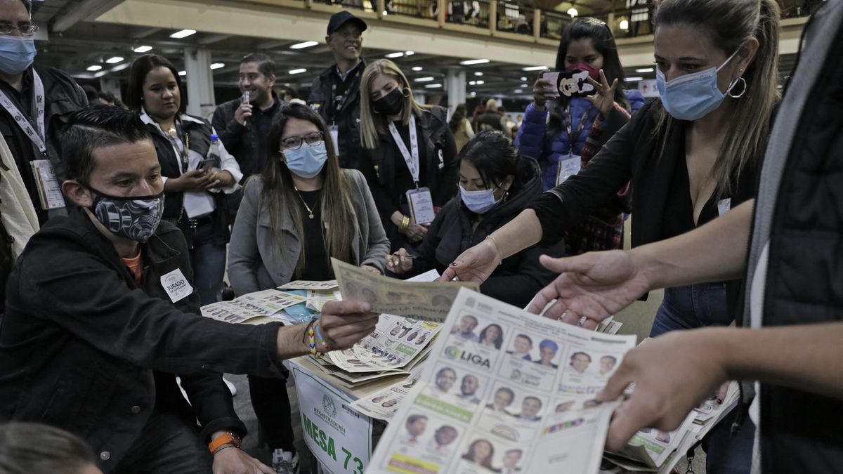 Colombia votó inclinada por primera vez a la izquierda