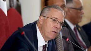 Alcalde Fábrega pide disculpas tras violar cuarentena en la playa