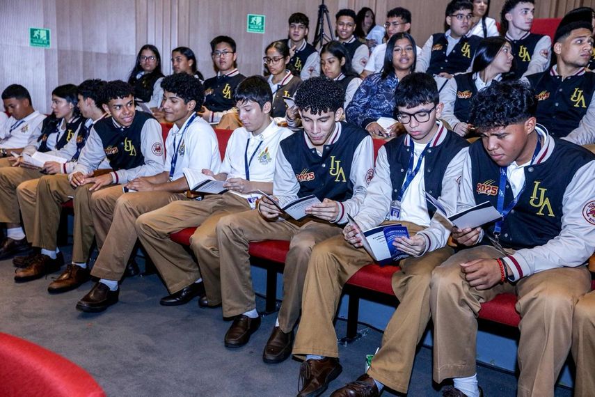 Estudiantes del IJA reciben charla sobre Alfabetización Constitucional