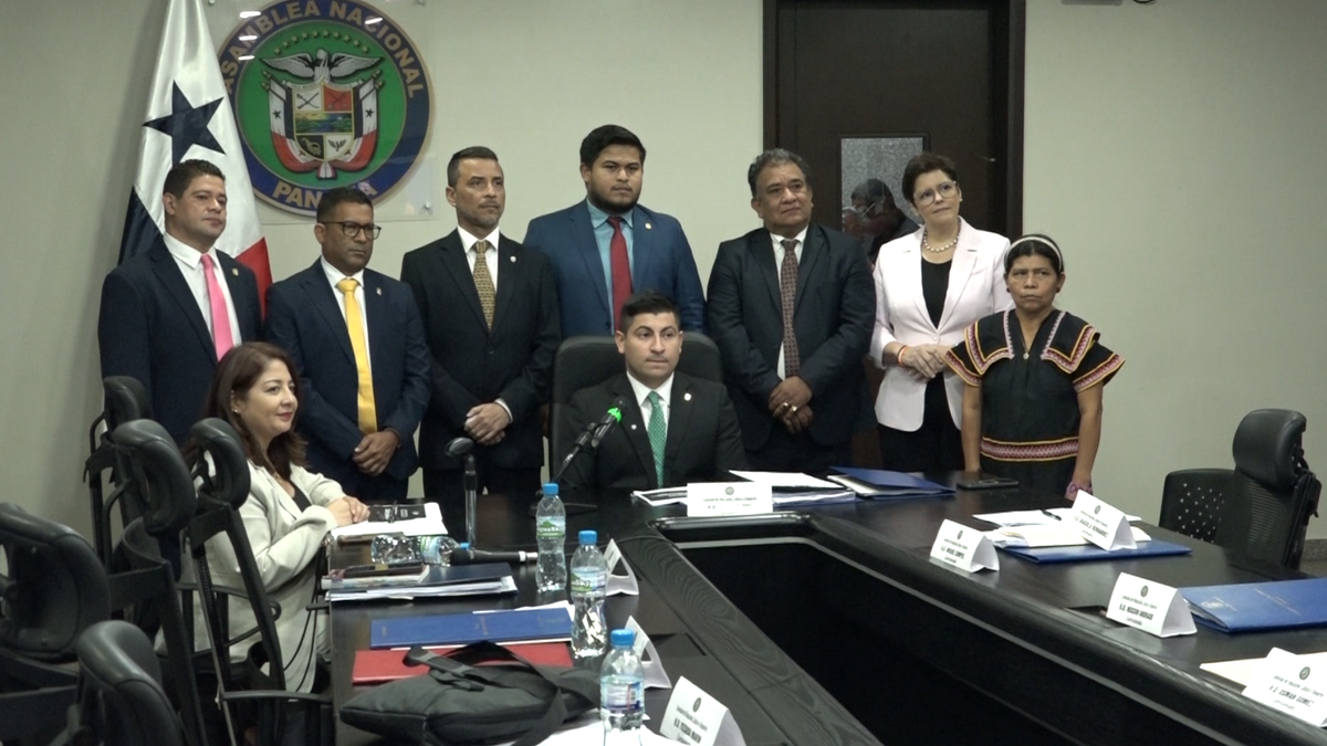 Asamblea aprobó en primer debate el proyecto que regula el uso de celulares en escuelas Asamblea aprobó en primer debate el proyecto que regula el uso de celulares en escuelas