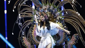 Las 84 aspirantes a Miss Universo 2023 lucieron coloridos trajes en gala previa a la final