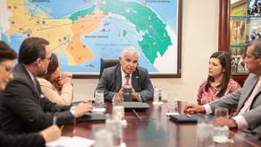 Mulino pide apoyo de diputados para nueva ley especial para el sector bananero