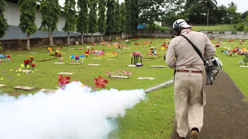 Minsa: nebuliza cementerios previo al día de los difuntos