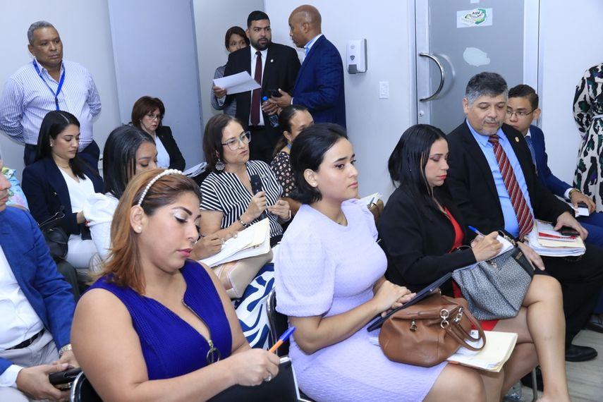 Diversos sectores estudian propuestas para el Hospital Nicolás A. Solano. Diversos sectores estudian propuestas para el Hospital Nicolás A. Solano.