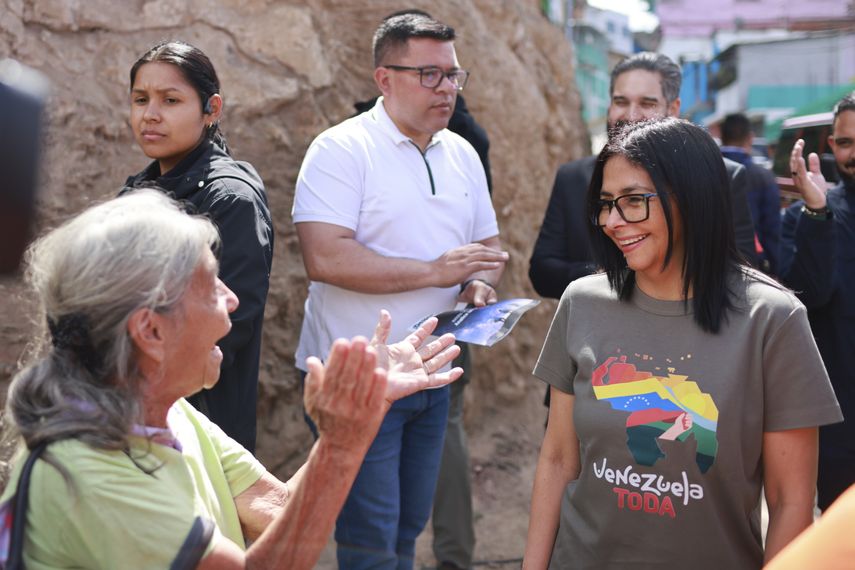 La presidenta encargada de Venezuela, Delcy Rodríguez, defendió este domingo el diálogo propuesto por su Administración como una forma de resolver las La presidenta encargada de Venezuela, Delcy Rodríguez, defendió este domingo el diálogo propuesto por su Administración como una forma de resolver las