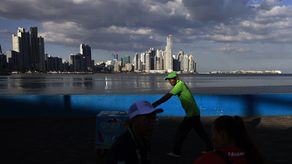 La inflación en Panamá registró una variación nacional del 0,9 % en marzo pasado, en relación con el mes anterior, impulsada por los sectores de transporte, servicios públicos y mantenimiento del hogar, según los datos del Instituto Nacional de Estadísticas y Censo (Inec).