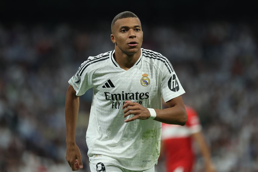 Cristiano: "En el Real Madrid enseñaría a Mbappé a jugar de nueve". Cristiano: "En el Real Madrid enseñaría a Mbappé a jugar de nueve".