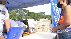 Cientos de personas adquirieron productos en la Agroferia del IMA, paralelo a una feria artesanal en la cual adquirieron arroz a precios accesibles.