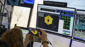 Telescopio James Webb despliega su escudo solar con éxito en el espacio