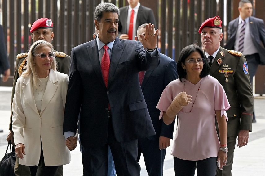 Suiza congela los activos de Maduro y sus asociados en el país con efecto inmediato