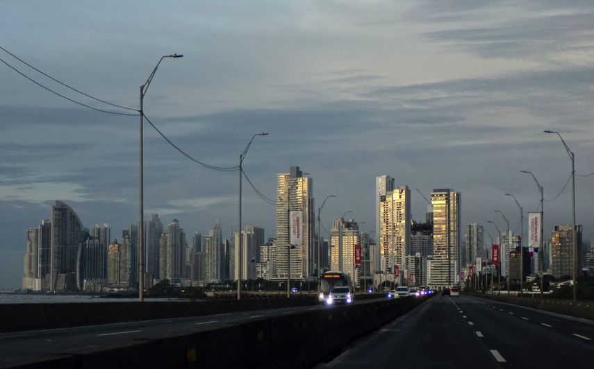 El presidente ejecutivo de CAF también subrayó que el desarrollo económico debe ir acompañado de inclusión social. Las desigualdades históricas