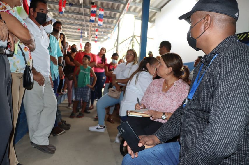 Meduca recorre planteles en construcción en Colón