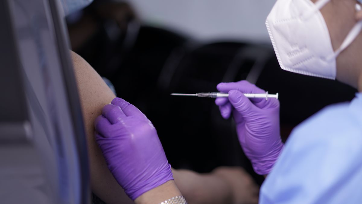 OMS: solo con dosis de refuerzo no se frenará la aparición de nuevas variantes