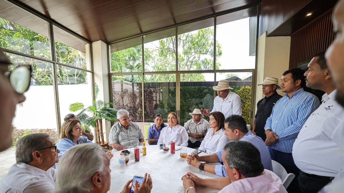 El presidente Mulino sostuvo reunión con autoridades locales de La Pintada. El presidente Mulino sostuvo reunión con autoridades locales de La Pintada.