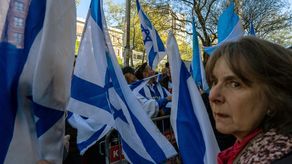 Miles de israelíes piden liberación de rehenes y elecciones anticipadas