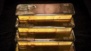 El oro pierde atractivo frente al dólar en medio de incertidumbre económica