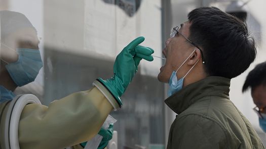 China registra su mayor número de casos de coronavirus en cuatro meses