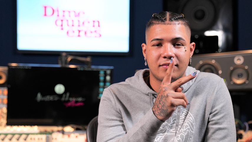 El artista panameño Boza lanzó este jueves el álbum 'San Blas', una producción de nueve canciones que combina géneros como el afrobeat, amapiano y la música urbana. 'San Blas' se caracteriza por una narrativa centrada en el autodescubrimiento y el proceso de sanar. El artista panameño Boza lanzó este jueves el álbum 'San Blas', una producción de nueve canciones que combina géneros como el afrobeat, amapiano y la música urbana. 'San Blas' se caracteriza por una narrativa centrada en el autodescubrimiento y el proceso de sanar.