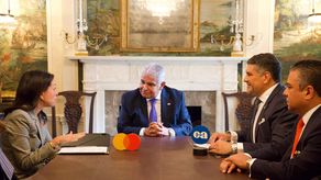 Caja de Ahorros y Mastercard firman acuerdo para digitalizar el pago de becas: ¿Cuándo funcionará?