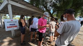 Francia inicia desescalada de restricciones sanitarias anticovid