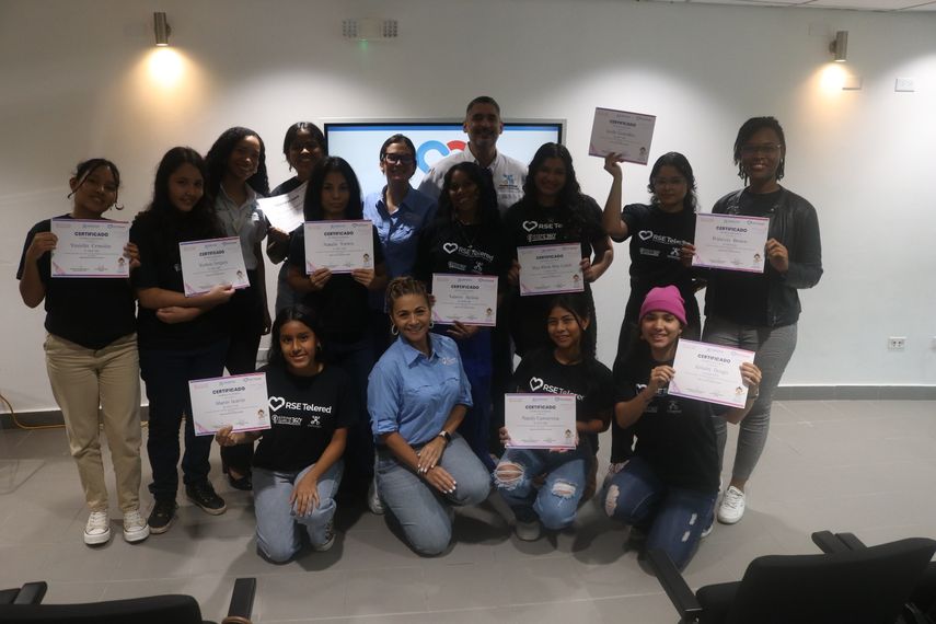 Jóvenes panameñas se empoderan en ciencia y tecnología con el programa STEAM Girls 360