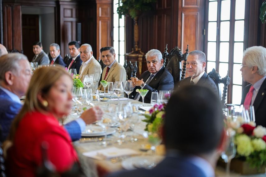 Mulino recibió a varios diputados de la nación.