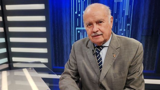 Miguel Antonio Bernal: La Constitución actual es una camisa de fuerza que no deja avanzar