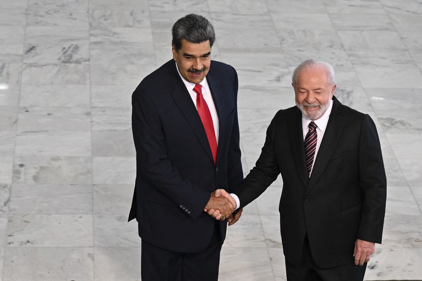 El presidente brasileño, Luiz Inácio Lula da Silva, llamó este martes en Brasilia a sus pares suramericanos a superar las diferencias "ideológicas" y a trabajar en la integración regional, pero las disensiones sobre Venezuela volvieron a dividir.