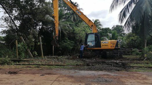 Autoridades realizan limpieza de quebrada en Paso Ancho en David