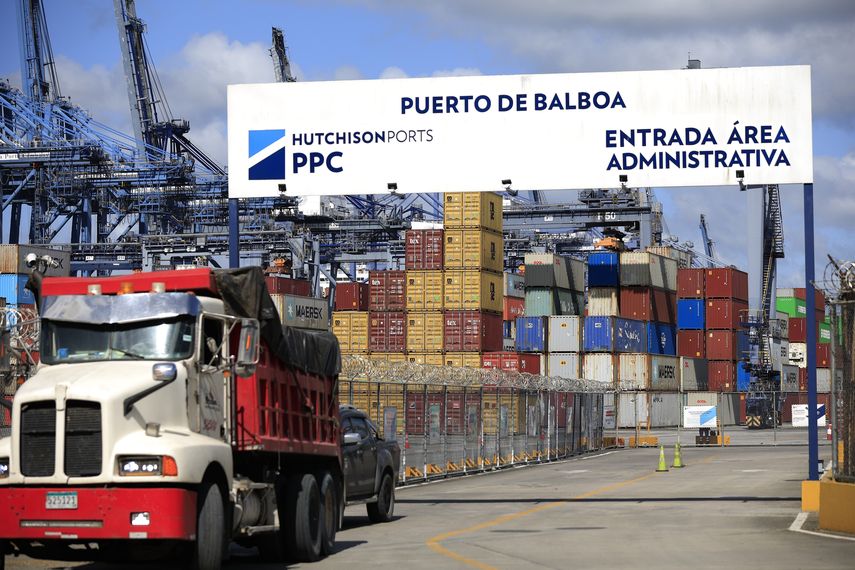 Los cinco principales puertos de Panamá están en las áreas adyacentes del canal interoceánico y dos de ellos, operados desde hace casi tres décadas por una subsidiaria de la CK Hutchison Holdings, de Hong Kong, cambiarán de manos luego de que el Supremo panameño declaró inconstitucional el contrato de concesión.
