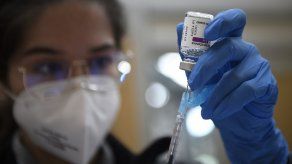 España eleva a 65 años el tope de edad para recibir la vacuna de AstraZeneca