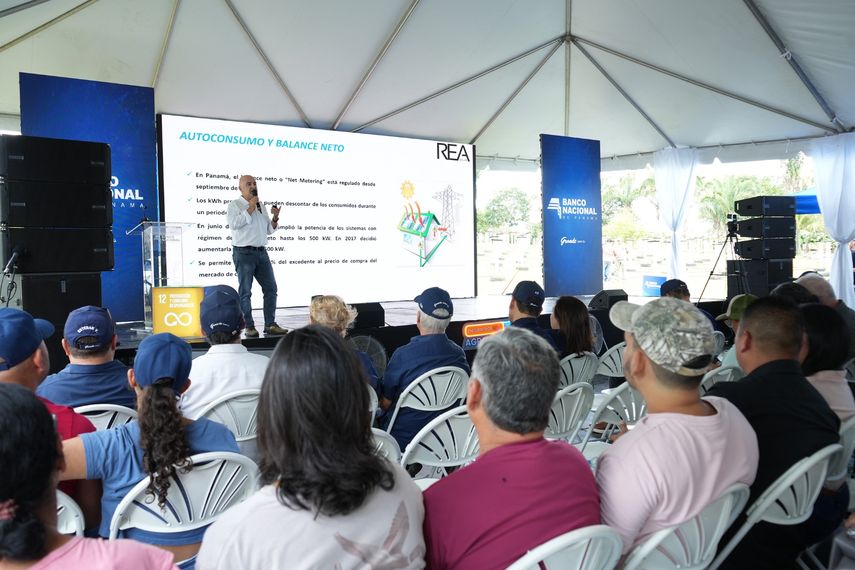 Así lo anunció Javier Carrizo Esquivel, gerente general del Banco Nacional de Panamá, durante la quinta edición del Encuentro Agropecuario, realizado en la finca Melannie Nicole. Así lo anunció Javier Carrizo Esquivel, gerente general del Banco Nacional de Panamá, durante la quinta edición del Encuentro Agropecuario, realizado en la finca Melannie Nicole.