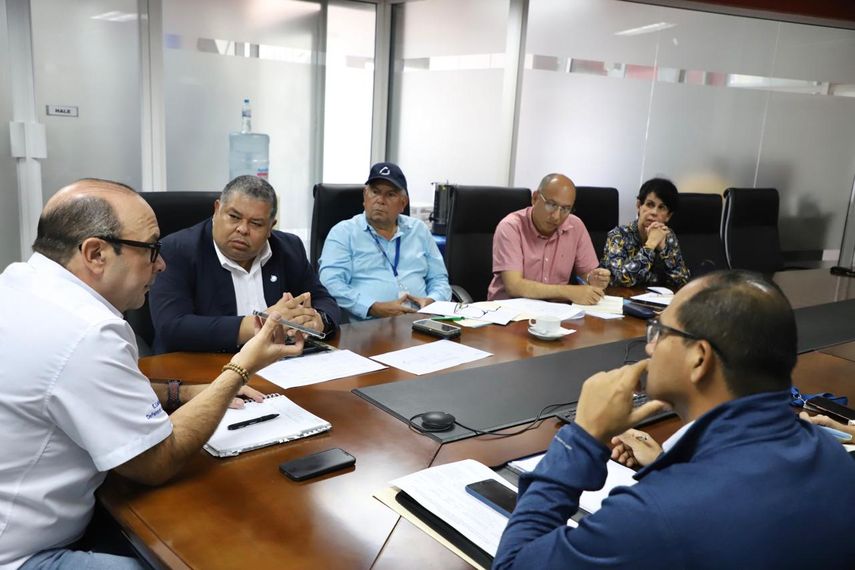 Personal del Idaan y de la Defensoría del Pueblo se reunieron. Personal del Idaan y de la Defensoría del Pueblo se reunieron.