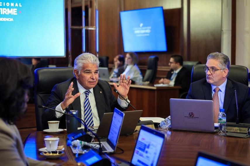 El Consejo de Gabinete, encabezado por el presidente de la República, José Raúl Mulino, aprobó hoy el proyecto de ley N. 40-24, que establece el Presupuesto General del Estado para la vigencia fiscal 2025, el cual alcanza los B/.26,835.2 millones. El Consejo de Gabinete, encabezado por el presidente de la República, José Raúl Mulino, aprobó hoy el proyecto de ley N. 40-24, que establece el Presupuesto General del Estado para la vigencia fiscal 2025, el cual alcanza los B/.26,835.2 millones.