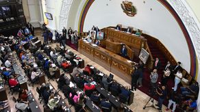 Parlamento de Venezuela posterga debate de polémica ley contra el fascismo